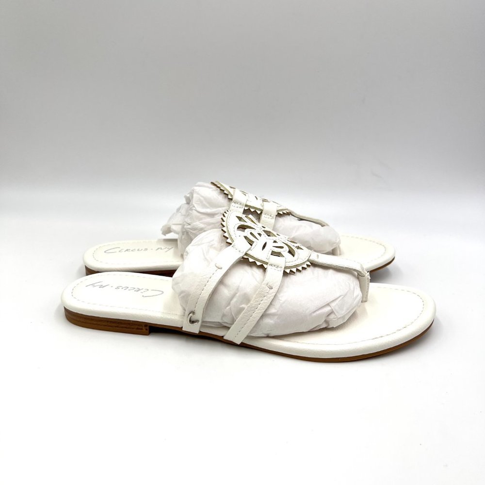 Circus NY Sam Edelman Size 8.5 White Faux Vegan Leather Medallion Flat Sandals